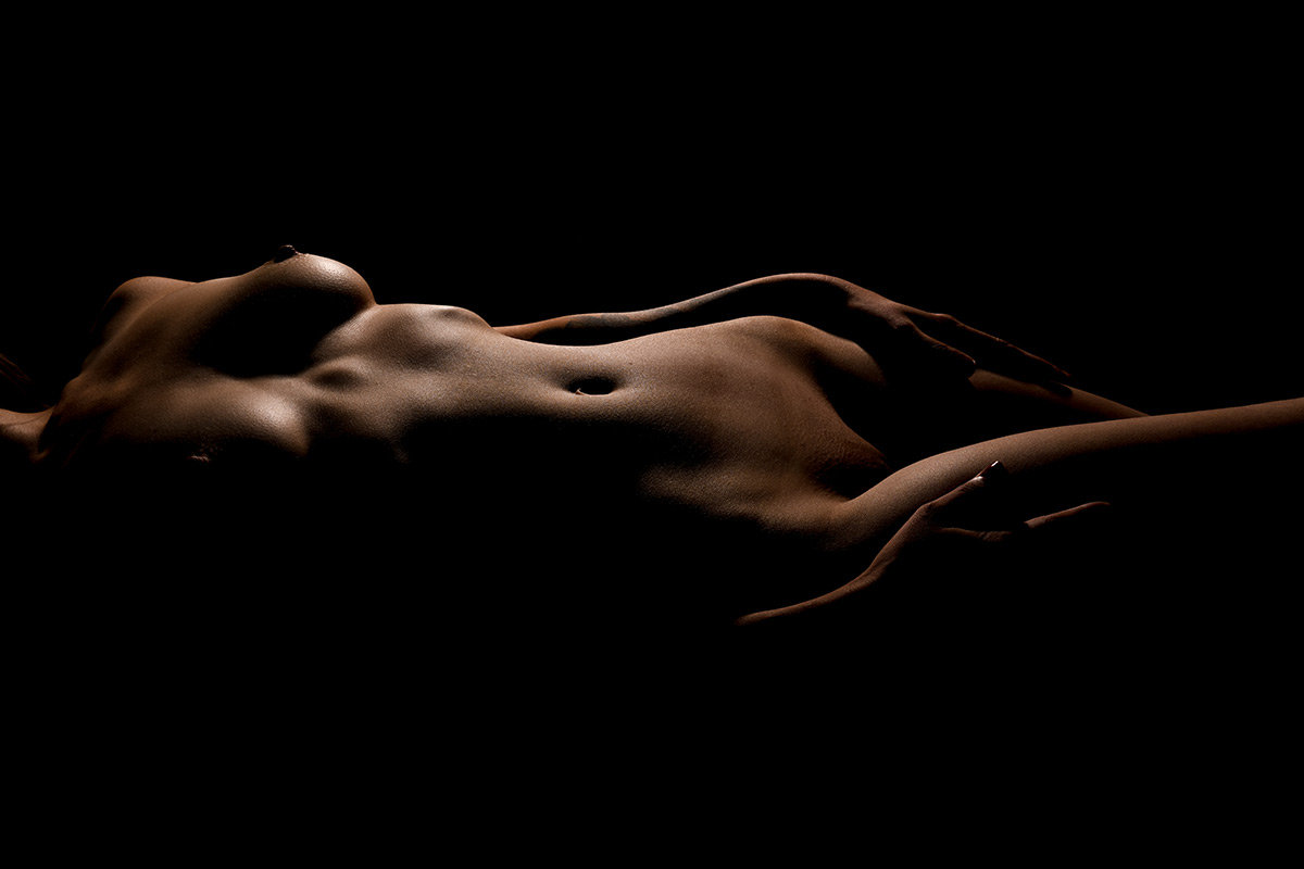 Aktfotografie Aktfotos schwarzweiss Fotoshooting Bern - Zürich - Basel - Genf