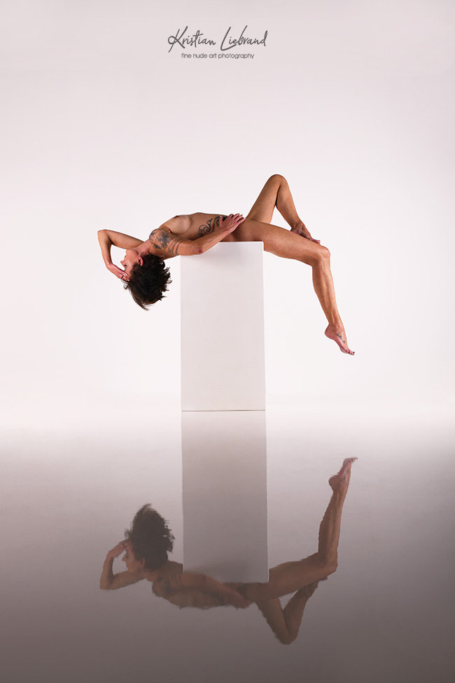 Aktfotografie Aktfotos schwarzweiss Fotoshooting Bern - Zürich - Basel - Genf